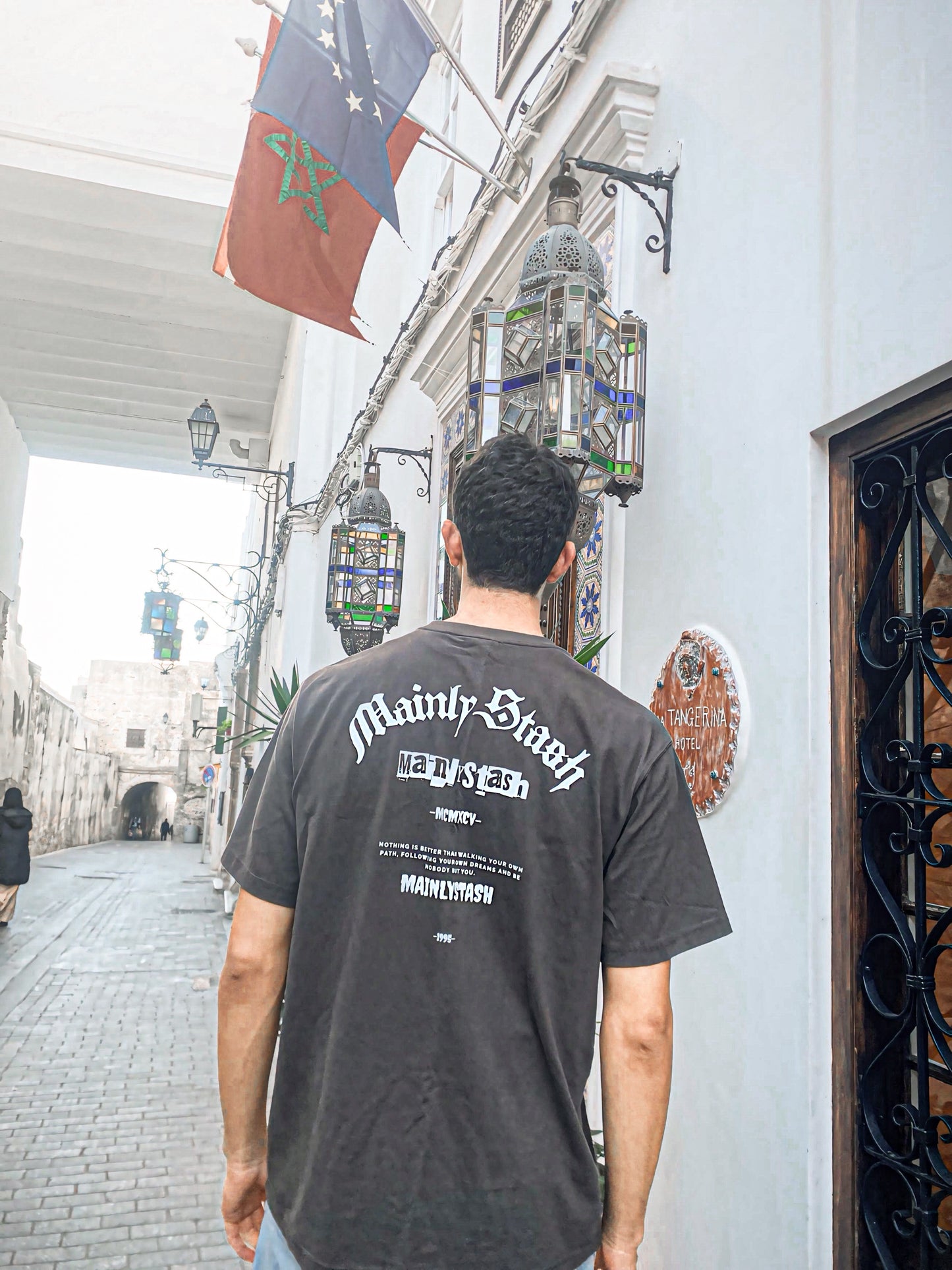Mainly Curved Tee